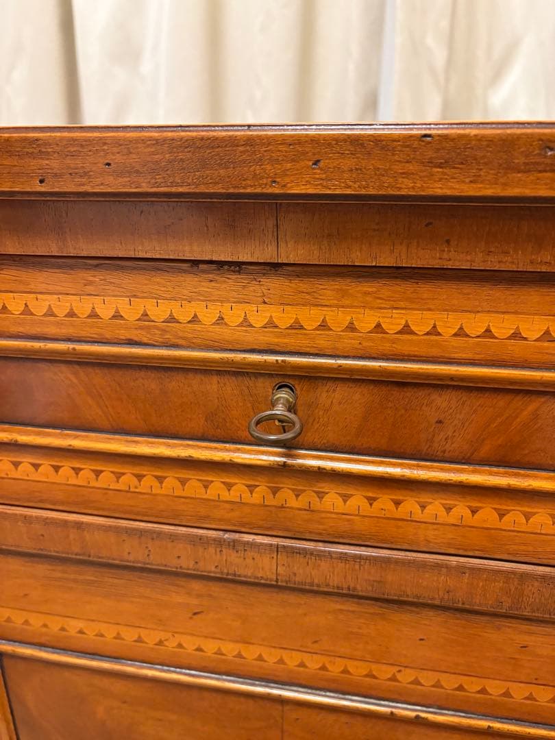 【美品】英国アンティーク調 木象嵌3段チェスト（メートランドスミス風の佇まい）