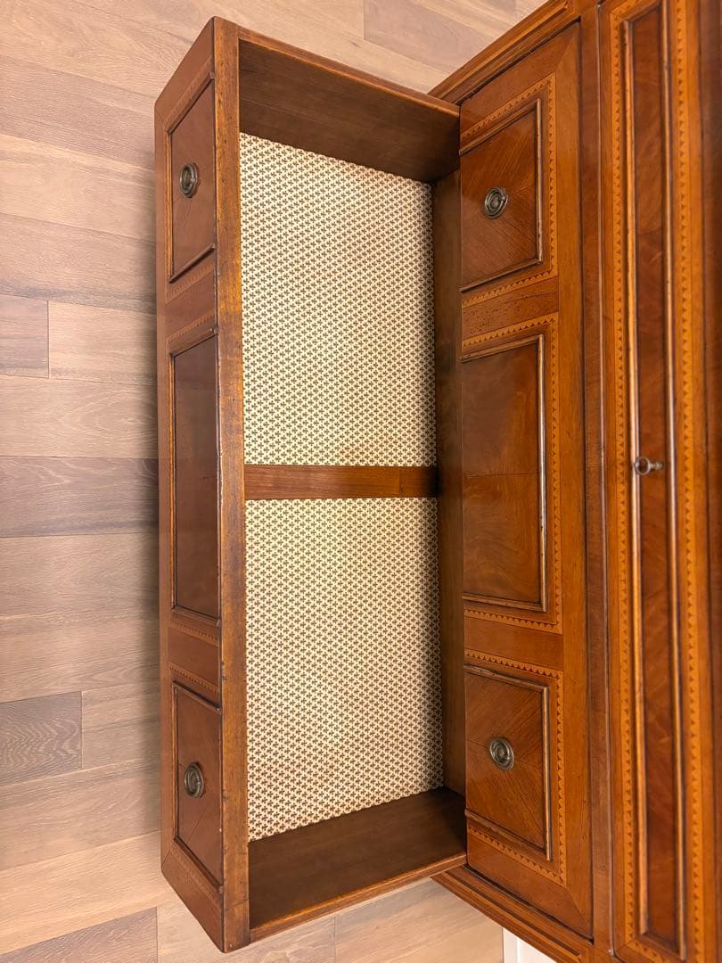 【美品】英国アンティーク調 木象嵌3段チェスト（メートランドスミス風の佇まい）