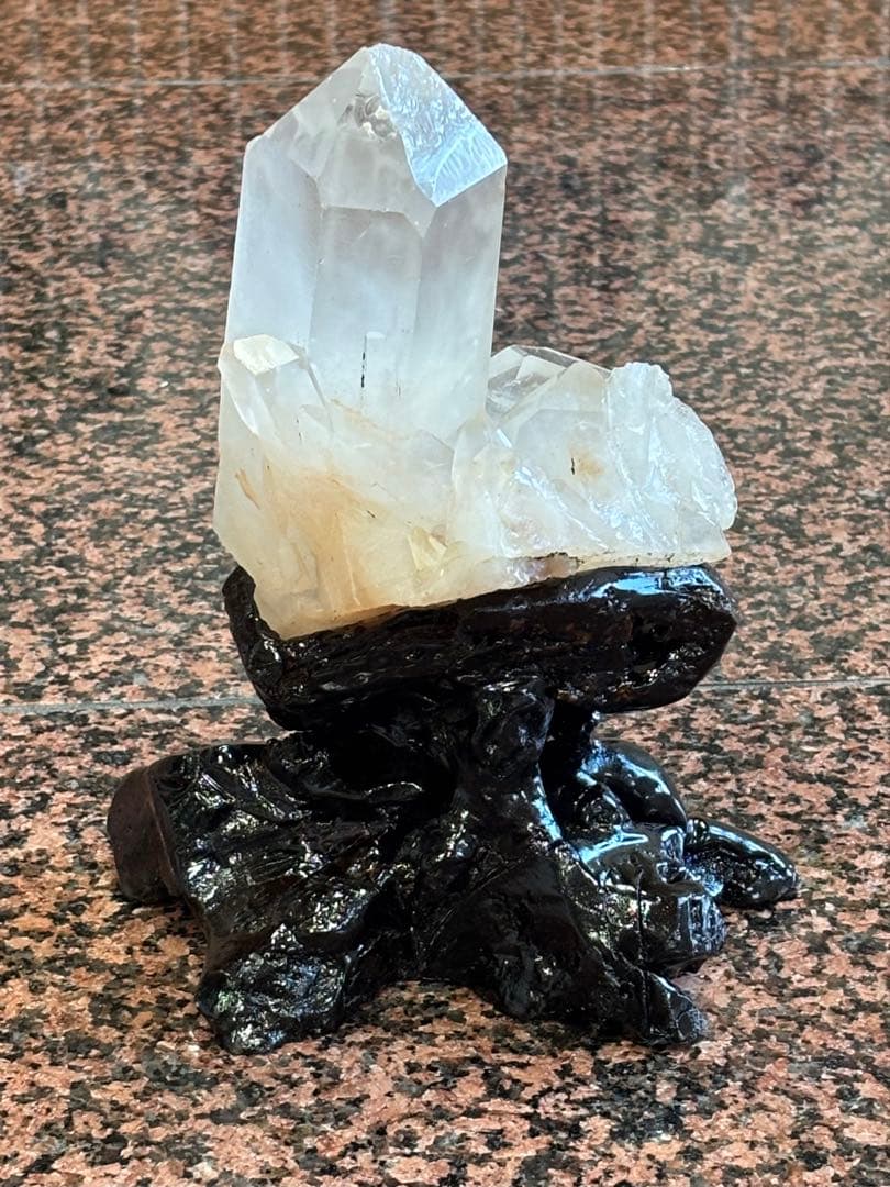 インド産　うっすらピンククォーツ　クラスター　太いポイント　1195g