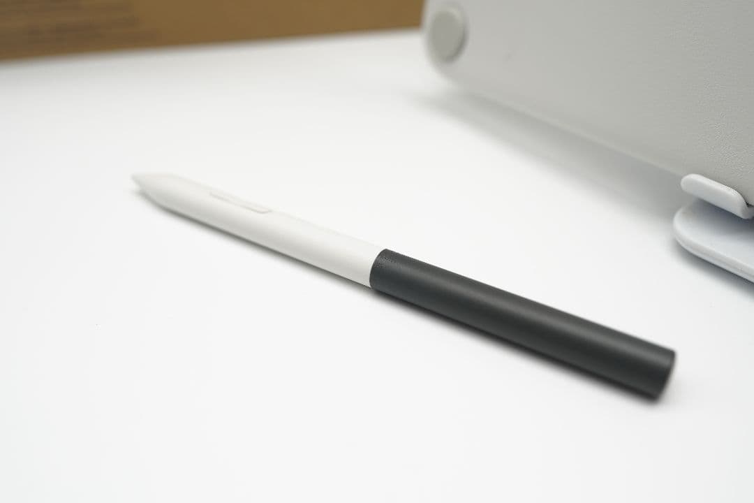 Wacom One Pen display 12　ケーブル無し