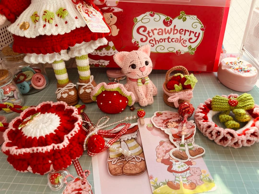 ストロベリーショートケーキ かぎ針編みハンドメイドセット人＋小物付き・限定セット