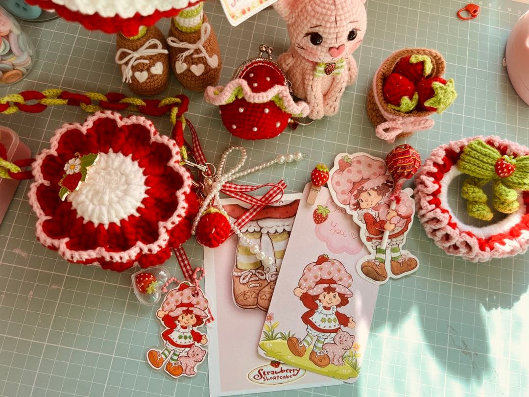 ストロベリーショートケーキ かぎ針編みハンドメイドセット人＋小物付き・限定セット