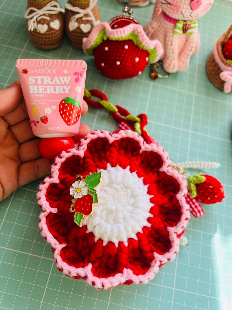 ストロベリーショートケーキ かぎ針編みハンドメイドセット人＋小物付き・限定セット