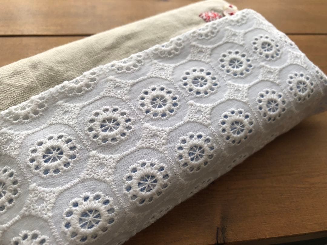 125.リネン　ティッシュカバー　ホワイトレース