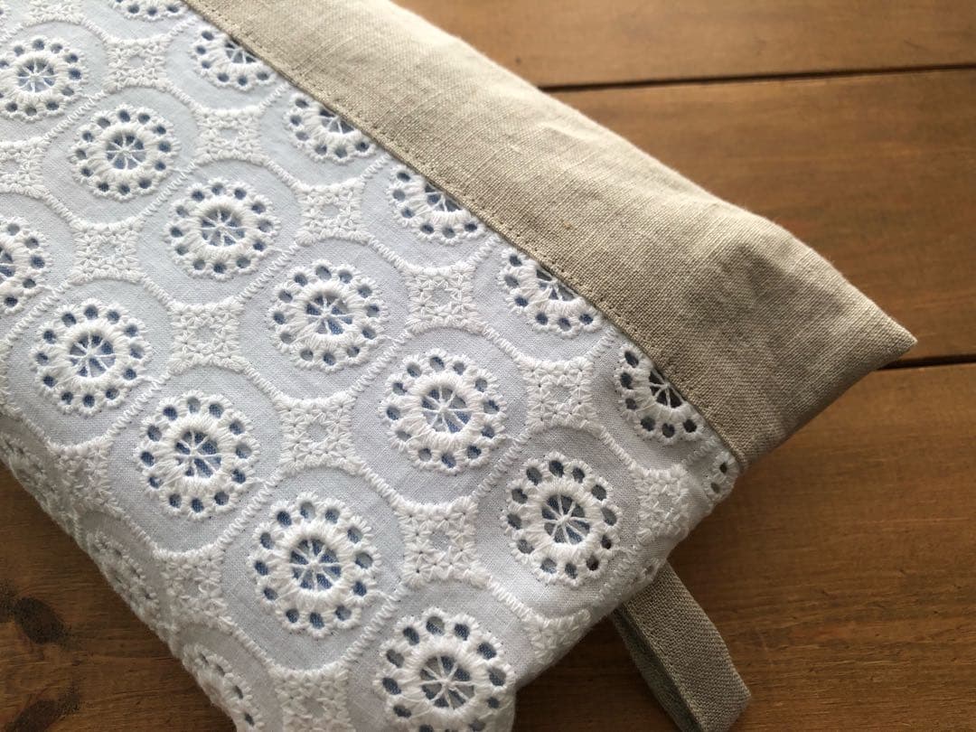 125.リネン　ティッシュカバー　ホワイトレース