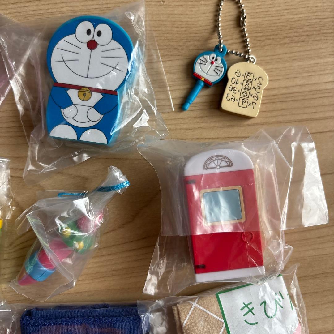 ドラえもん　ひみつ道具　ライト　 巾着　ハンカチ　キーホルダー