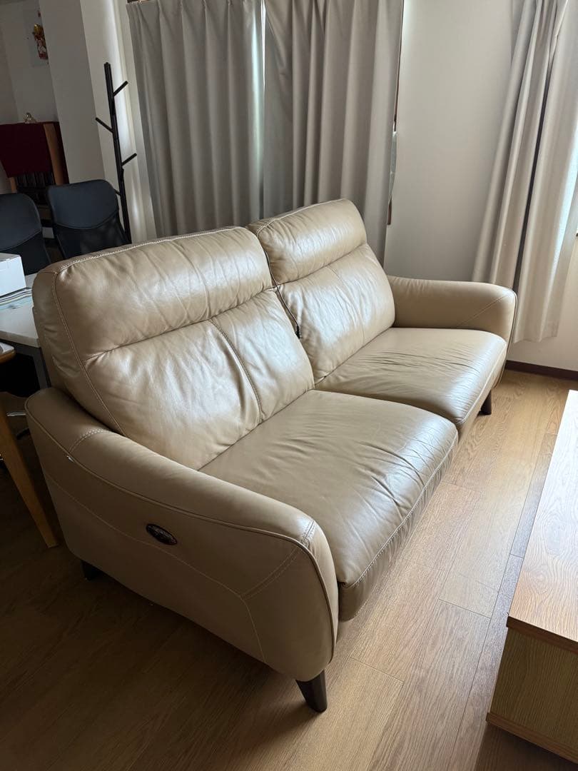 ベージュレザー 2人掛けソファ