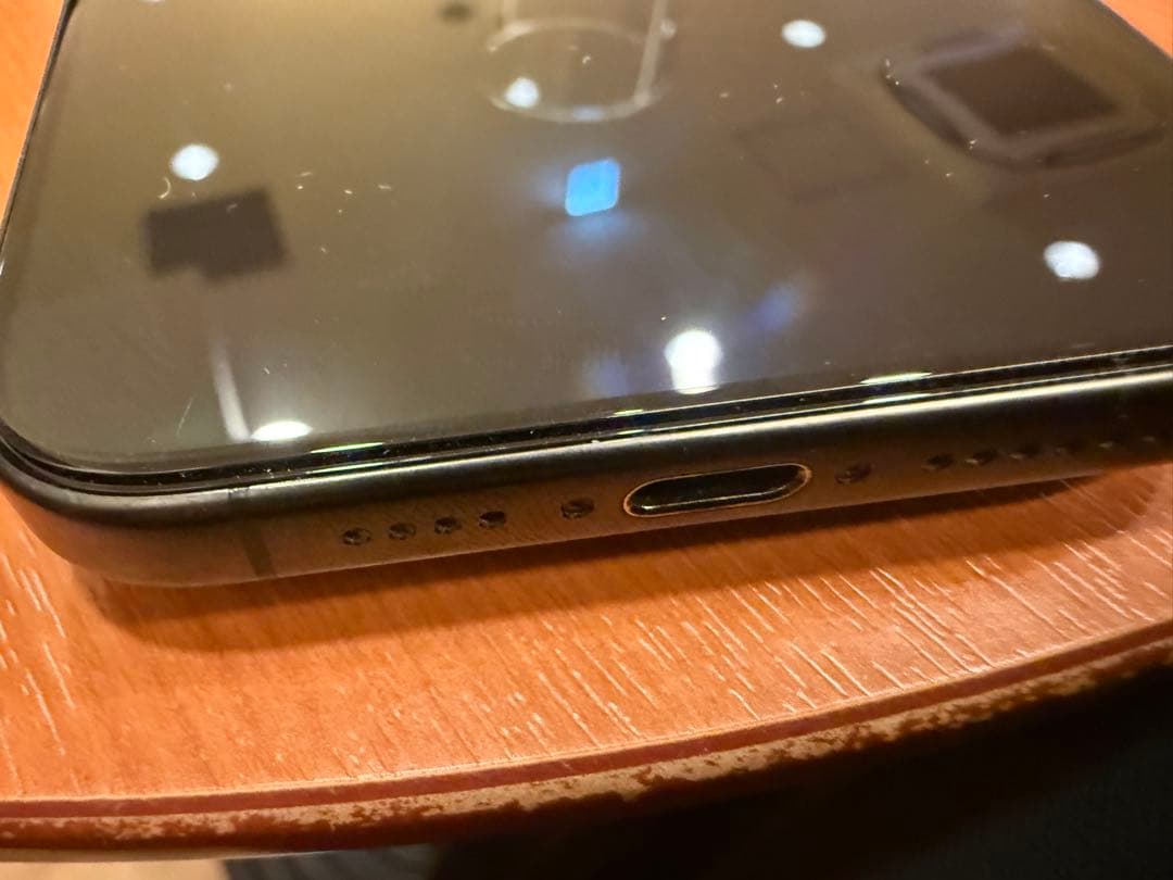 iPhone 15 Pro max ブラックチタニウム　本体　256g