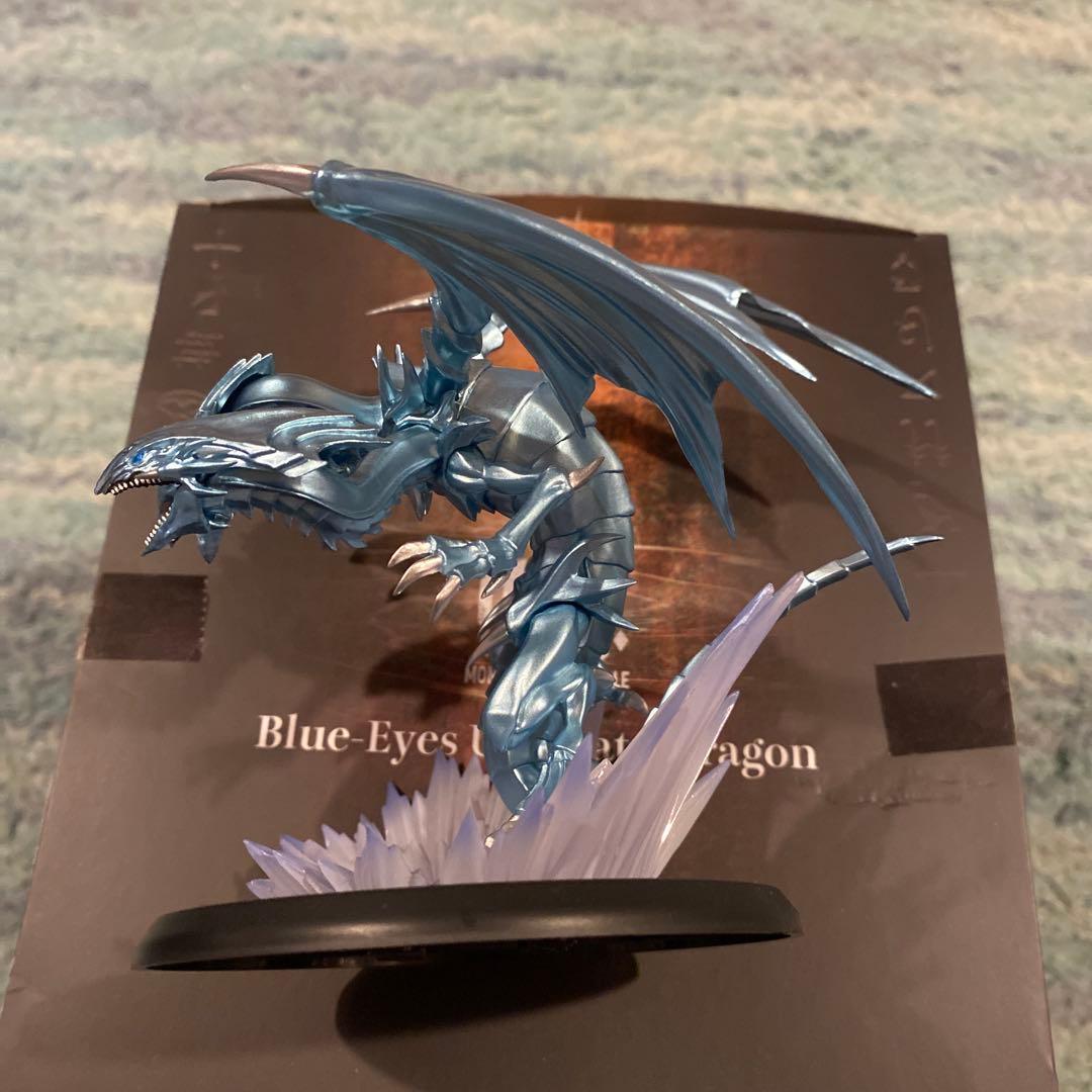 遊戯王　青眼の究極竜　フィギュア