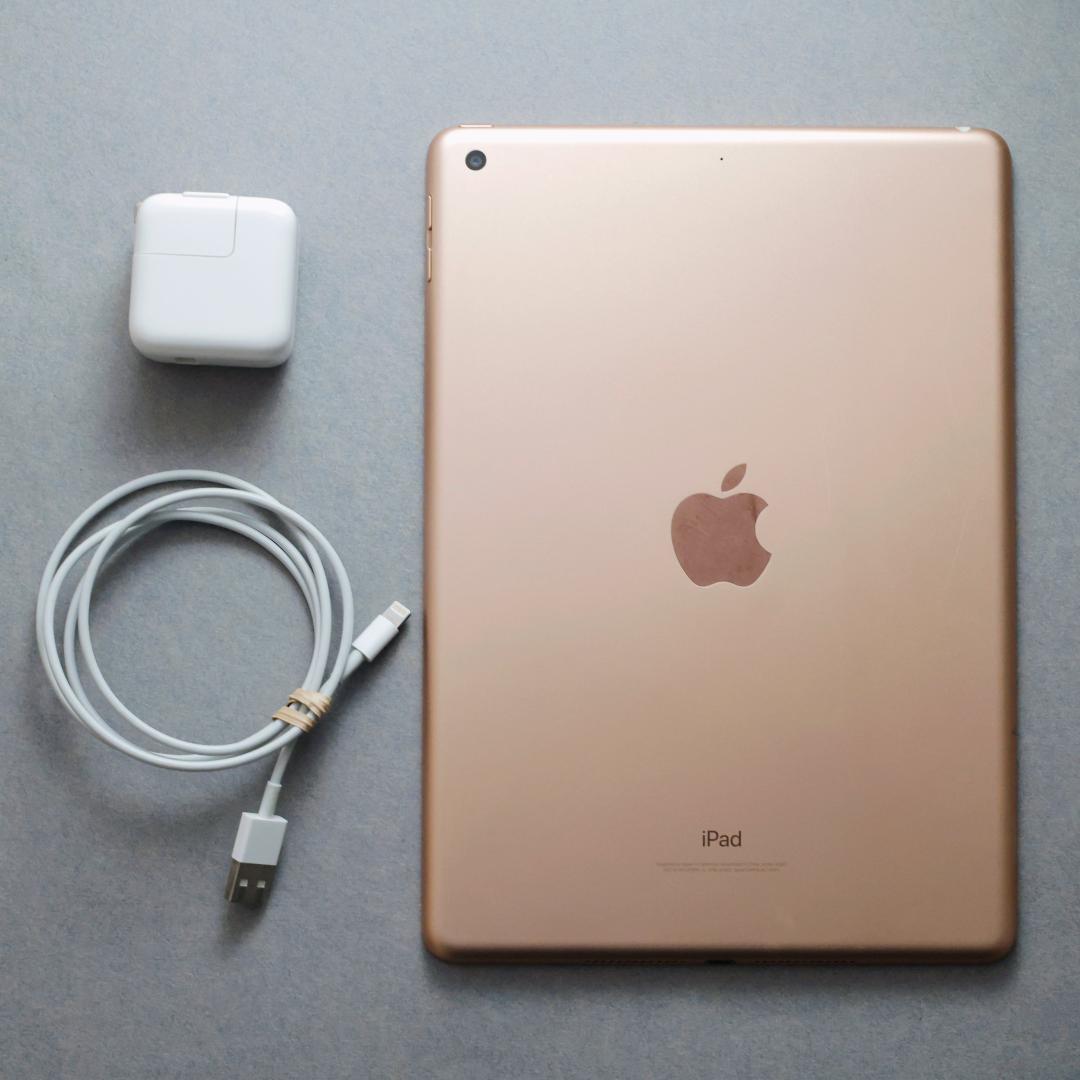 iPad 9.7 第6世代 Wi-Fi 32GB ゴールド スタンドケース付き