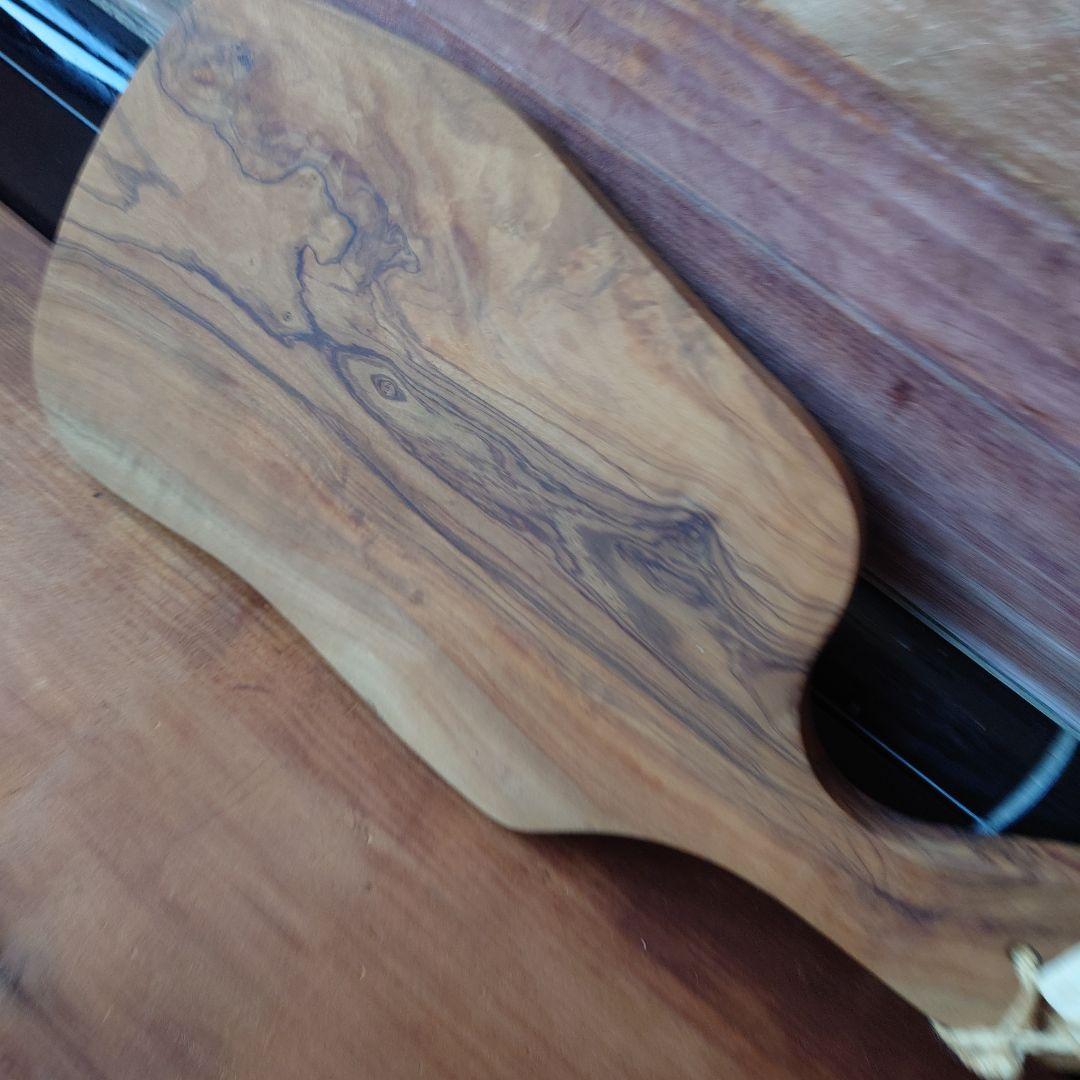 オリーブウッド カッティングボードハンドル付き