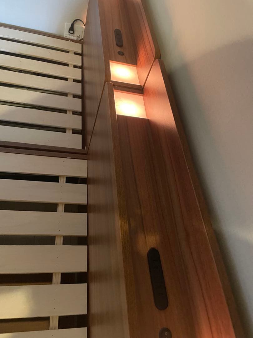 木製クイーンベッドフレーム LEDライト付き