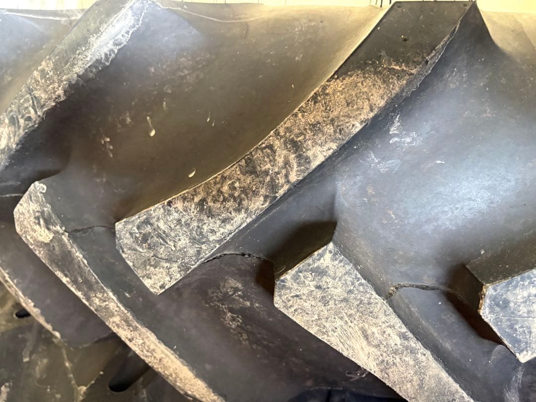 トラクタータイヤ