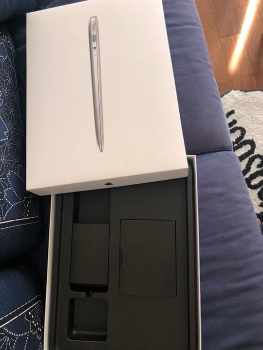 apple macbook Air 13インチ