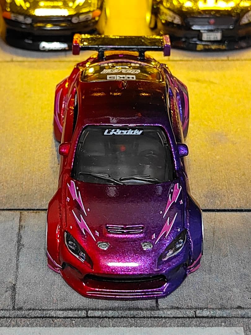 ホットウィールカスタム トヨタ GR86 ドリ車☆赤紫☆深リム☆トミカ改造