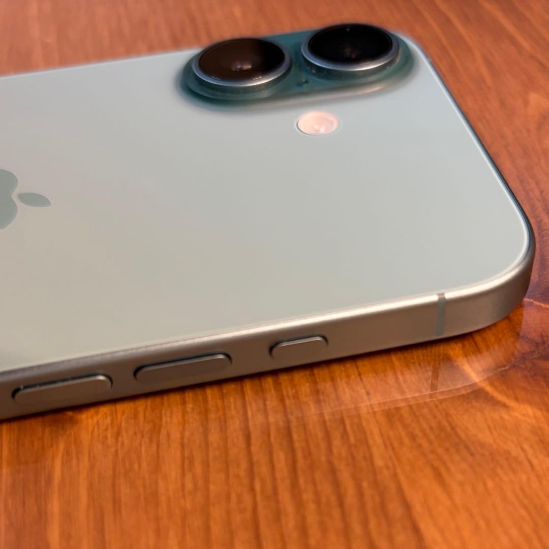 【美品】iPhone16 teal 128GB SIMフリー