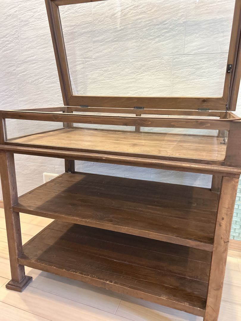 木製　アンティーク調ガラスショーケース　コレクション　ディスプレイ　ビンテージ風