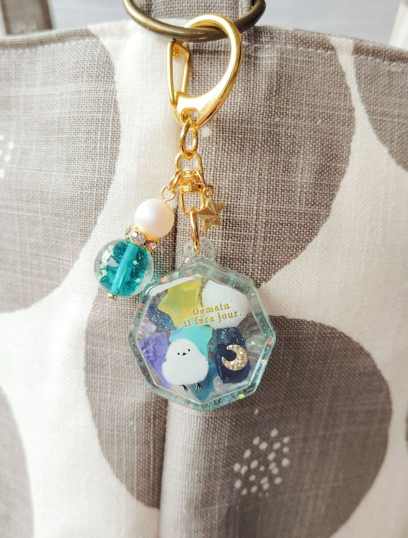 〈シャカシャカモールド・星屑〉シマエナガのバッグチャーム