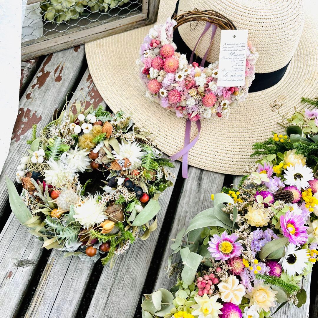 自然を切り取ったワンシーンの雰囲気のリース　ドライフラワーリース　母の日