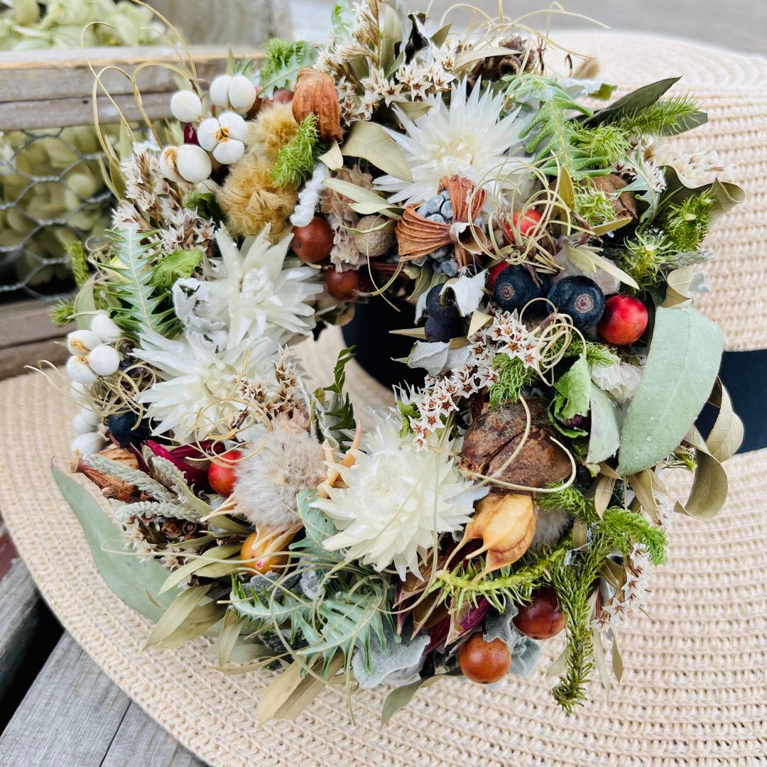 自然を切り取ったワンシーンの雰囲気のリース　ドライフラワーリース　母の日