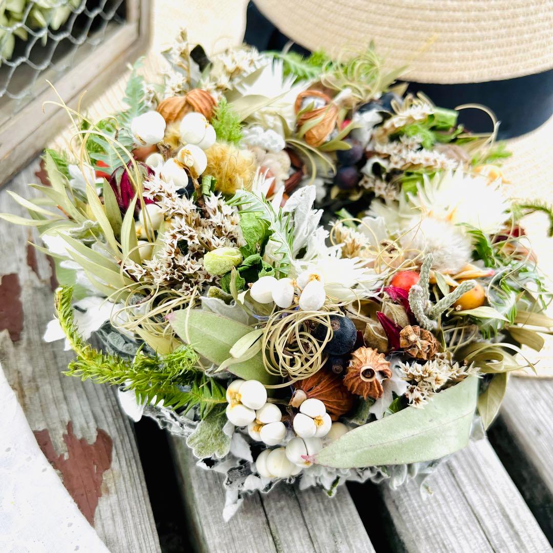 自然を切り取ったワンシーンの雰囲気のリース　ドライフラワーリース　母の日