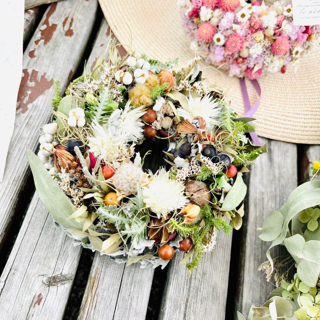 自然を切り取ったワンシーンの雰囲気のリース　ドライフラワーリース　母の日