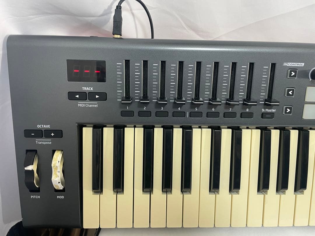 NOVATION Launchkey 49 MIDIキーボード　#a86