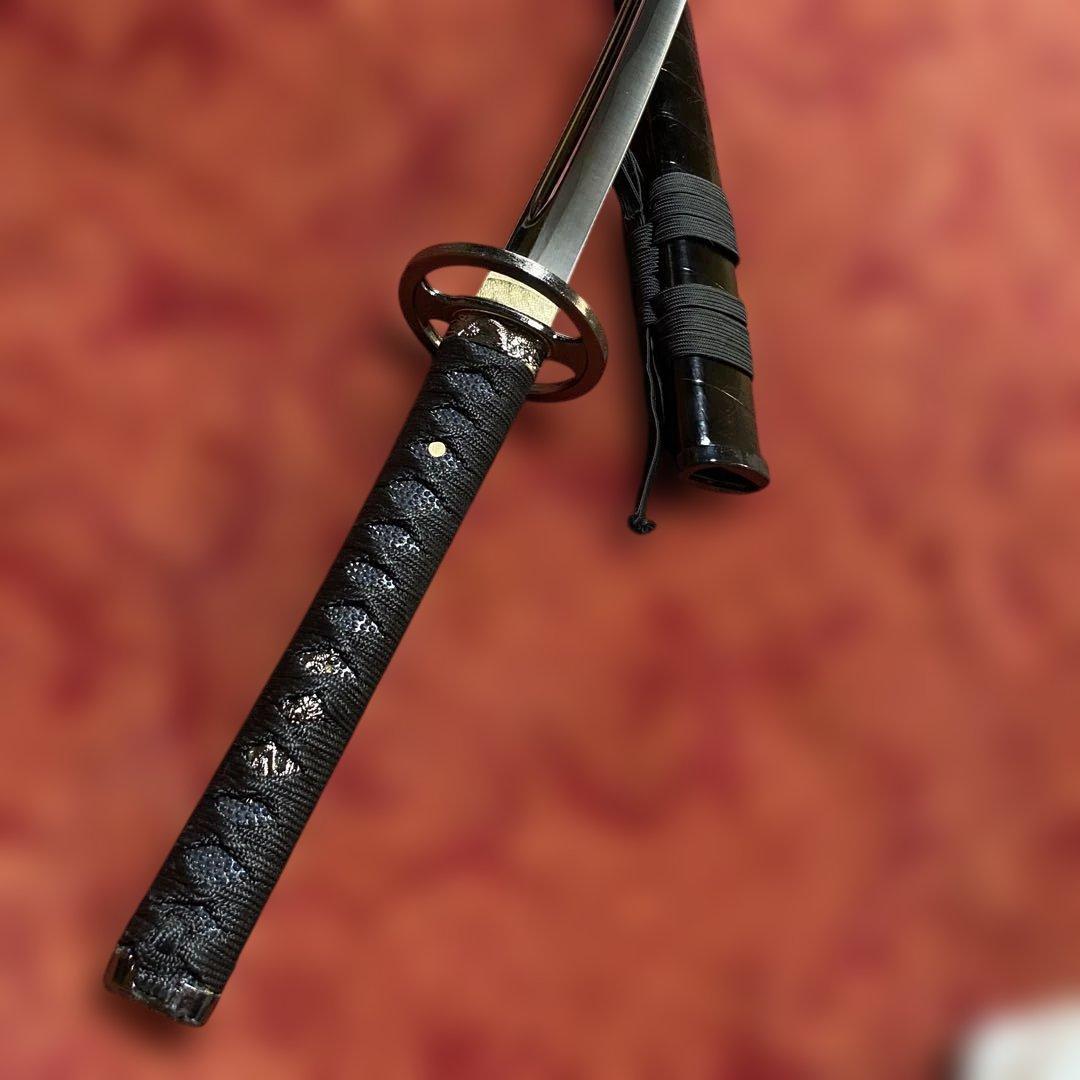高級模造刀 黒柄黒鮫皮 鉄地海鼠透し丸鍔 斜め巻黒鞘