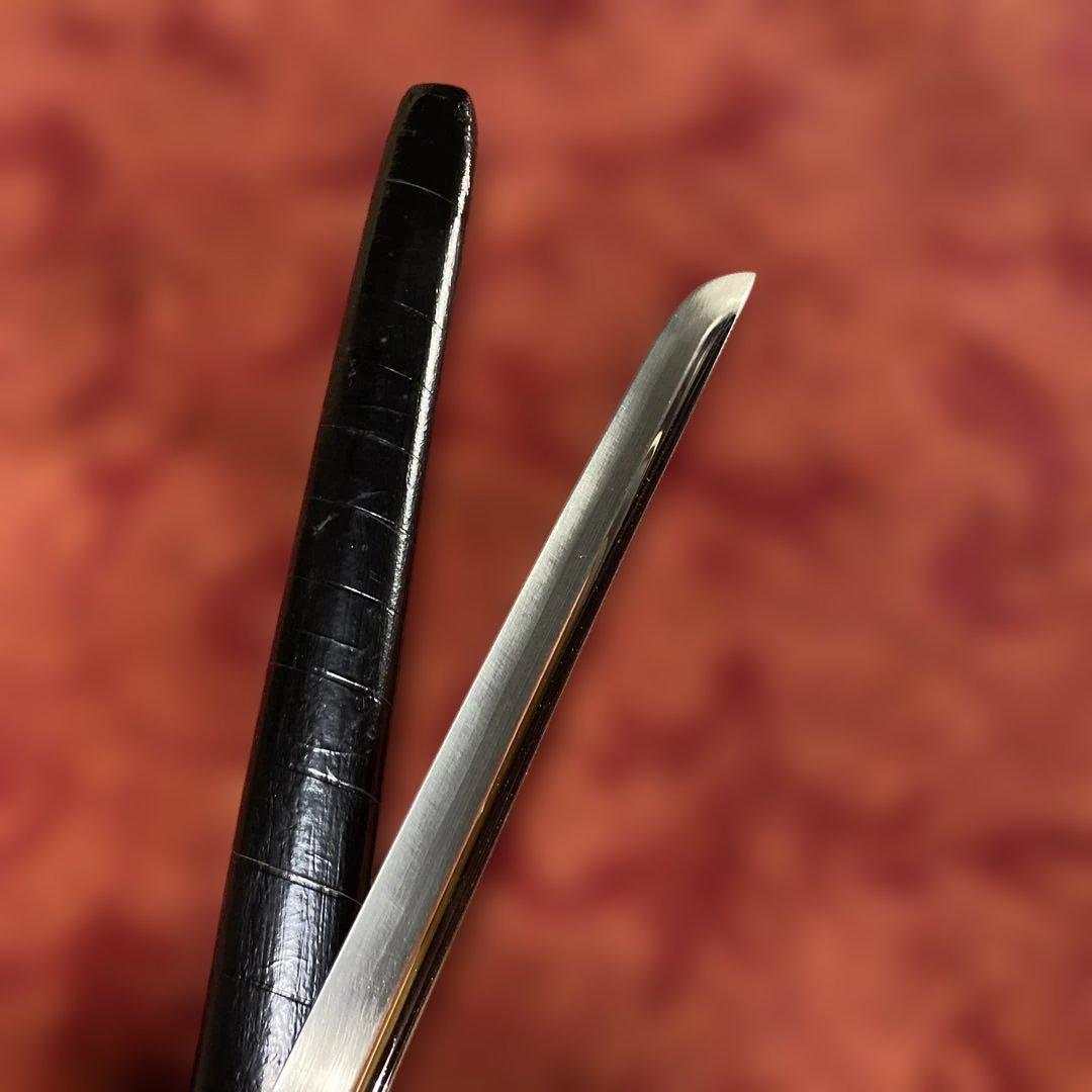 高級模造刀 黒柄黒鮫皮 鉄地海鼠透し丸鍔 斜め巻黒鞘