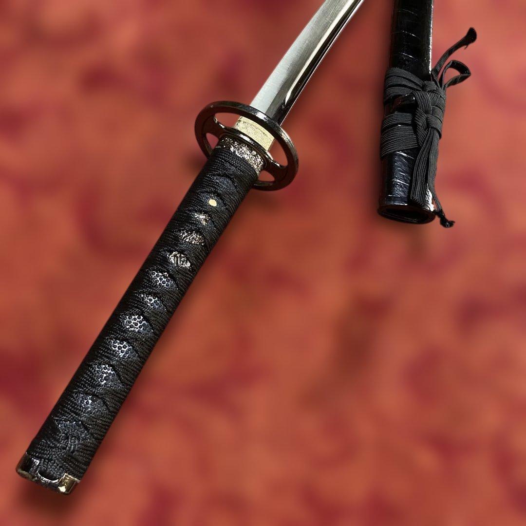 高級模造刀 黒柄黒鮫皮 鉄地海鼠透し丸鍔 斜め巻黒鞘
