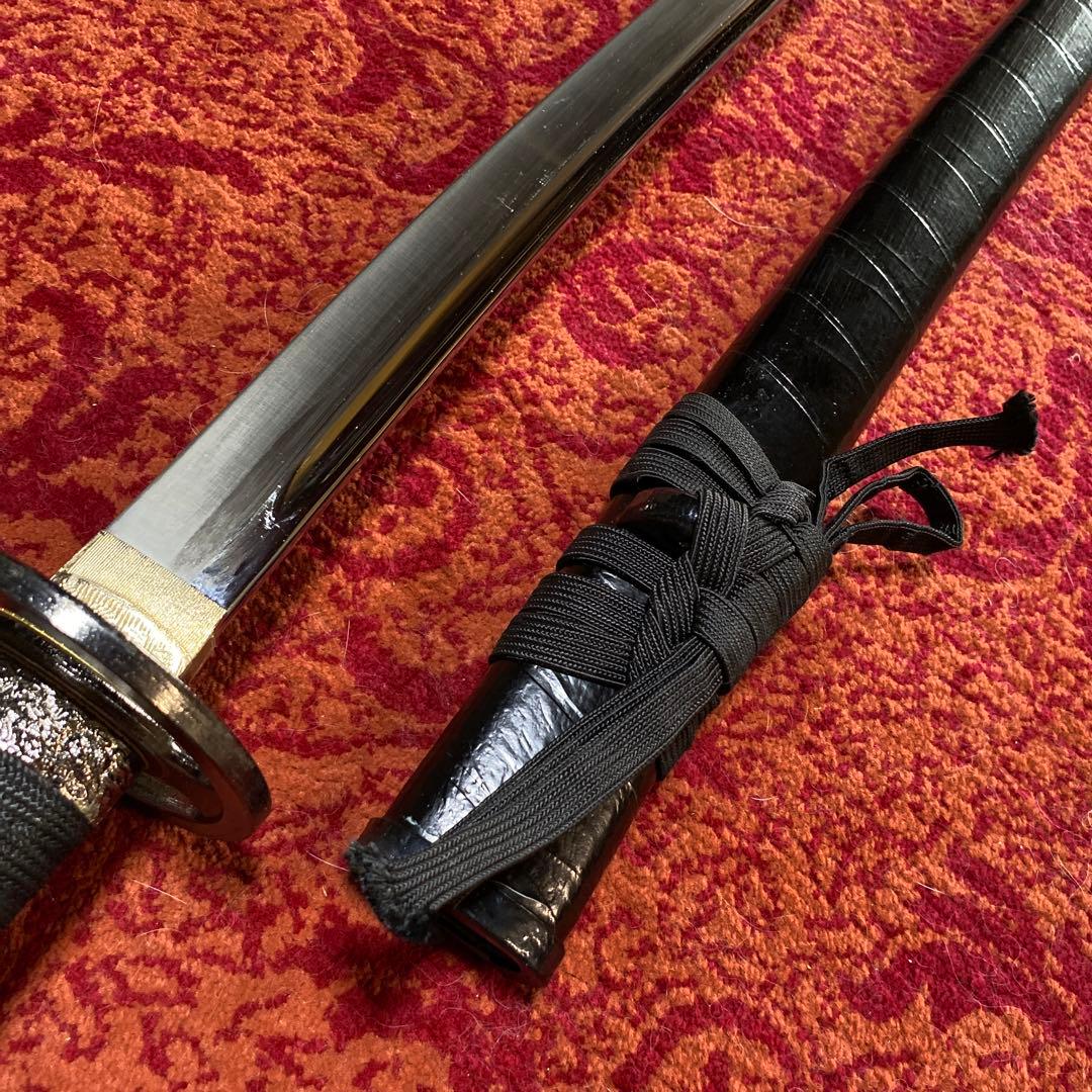 高級模造刀 黒柄黒鮫皮 鉄地海鼠透し丸鍔 斜め巻黒鞘