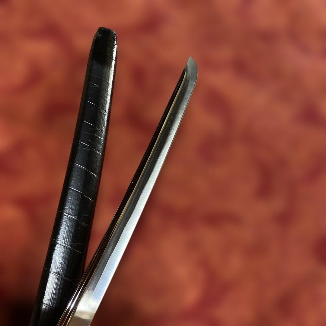 高級模造刀 黒柄黒鮫皮 鉄地海鼠透し丸鍔 斜め巻黒鞘