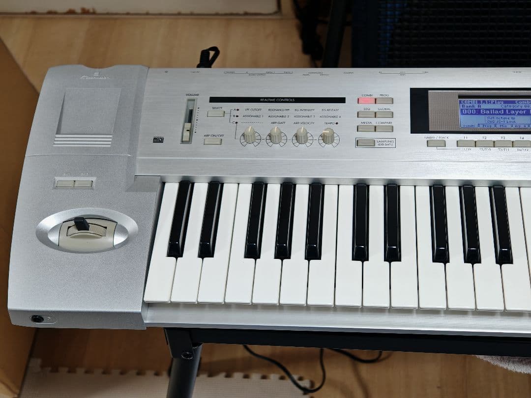 KORG Triton Le 61key シンセサイザー