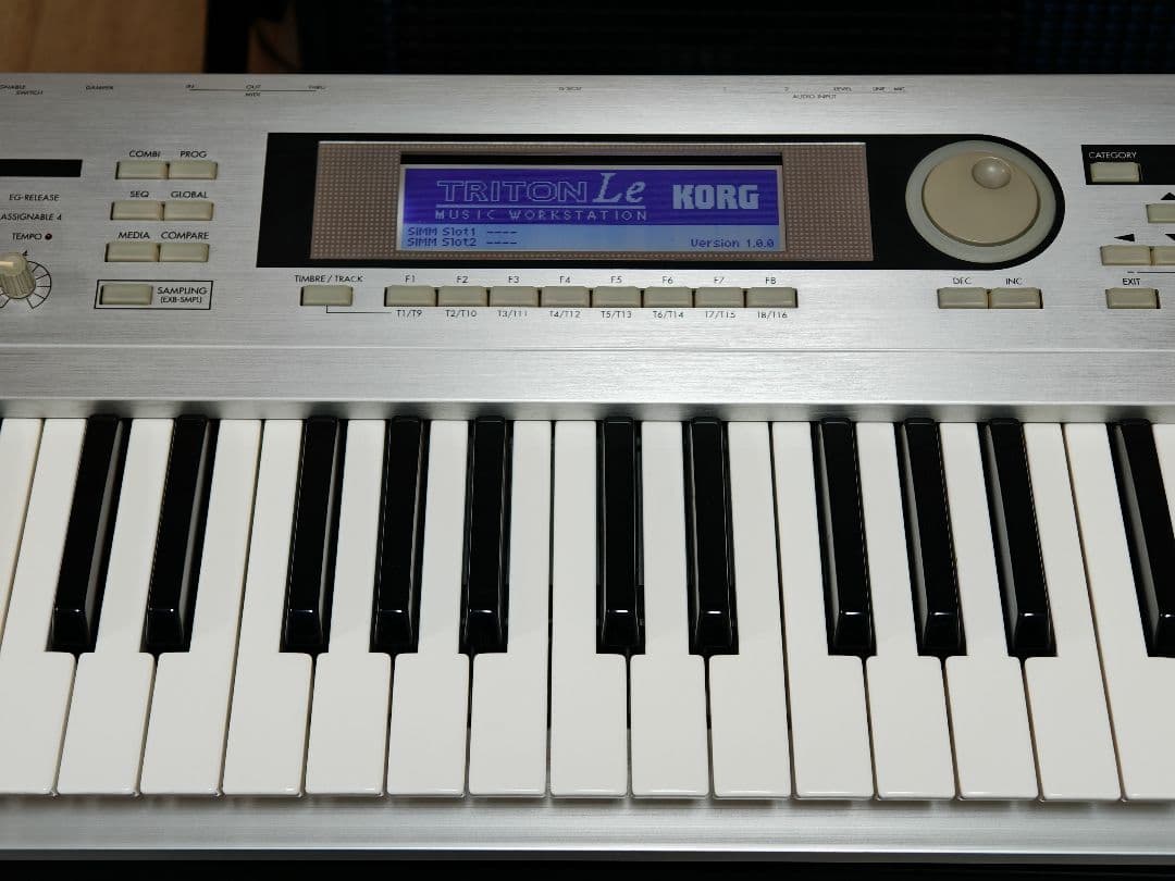 KORG Triton Le 61key シンセサイザー