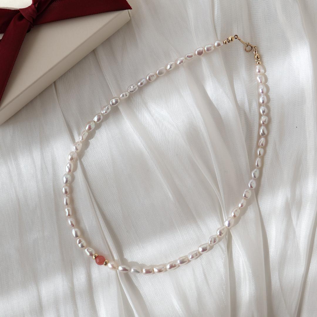 パールとインカローズのネックレス　春夏　カジュアル　きれいめ　高品質　ケシ