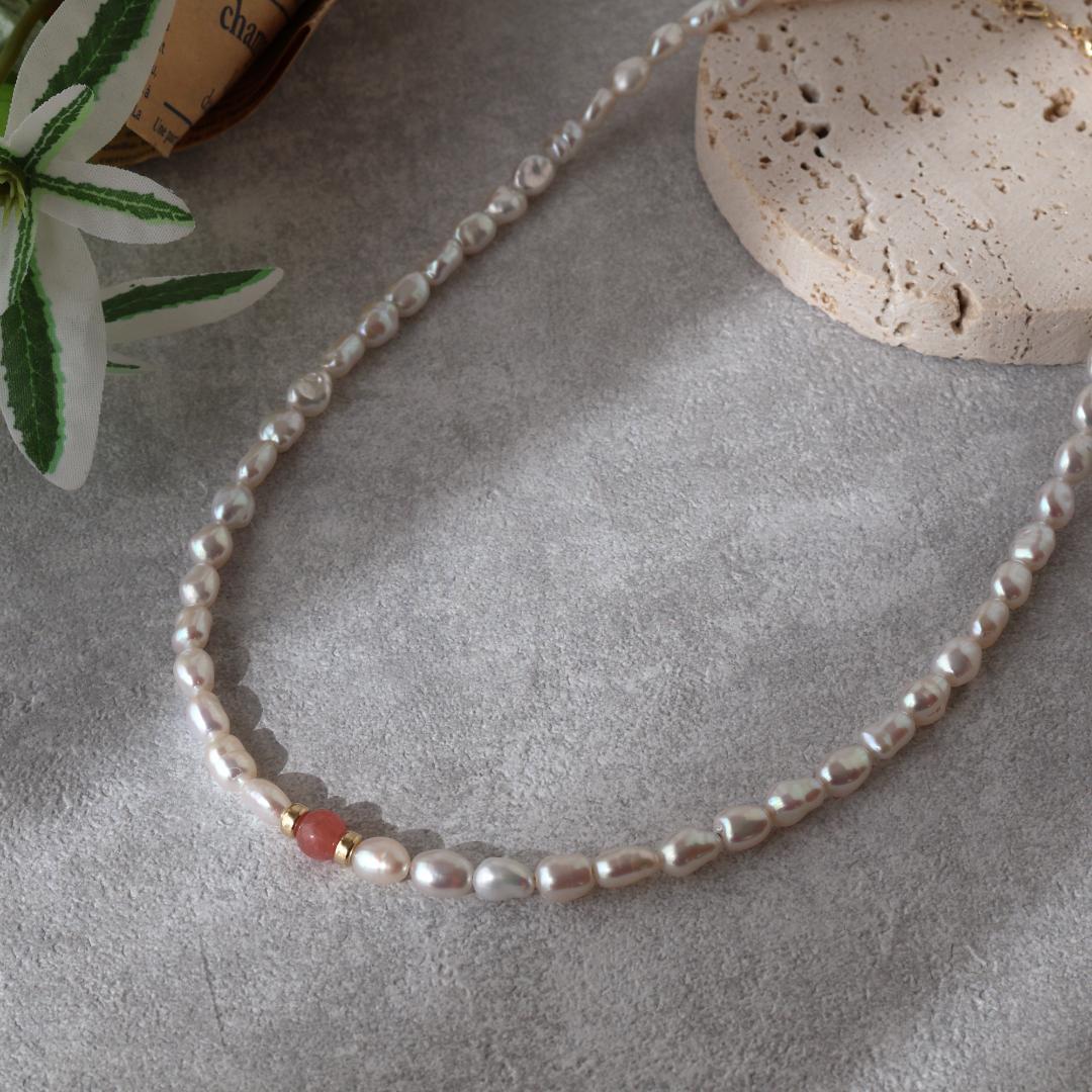 パールとインカローズのネックレス　春夏　カジュアル　きれいめ　高品質　ケシ