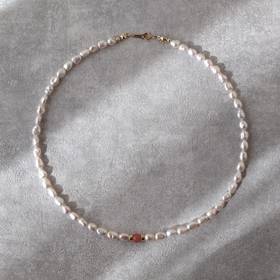 パールとインカローズのネックレス　春夏　カジュアル　きれいめ　高品質　ケシ