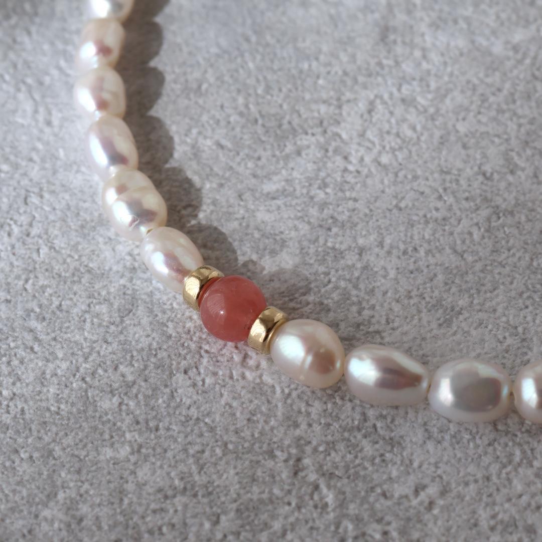 パールとインカローズのネックレス　春夏　カジュアル　きれいめ　高品質　ケシ