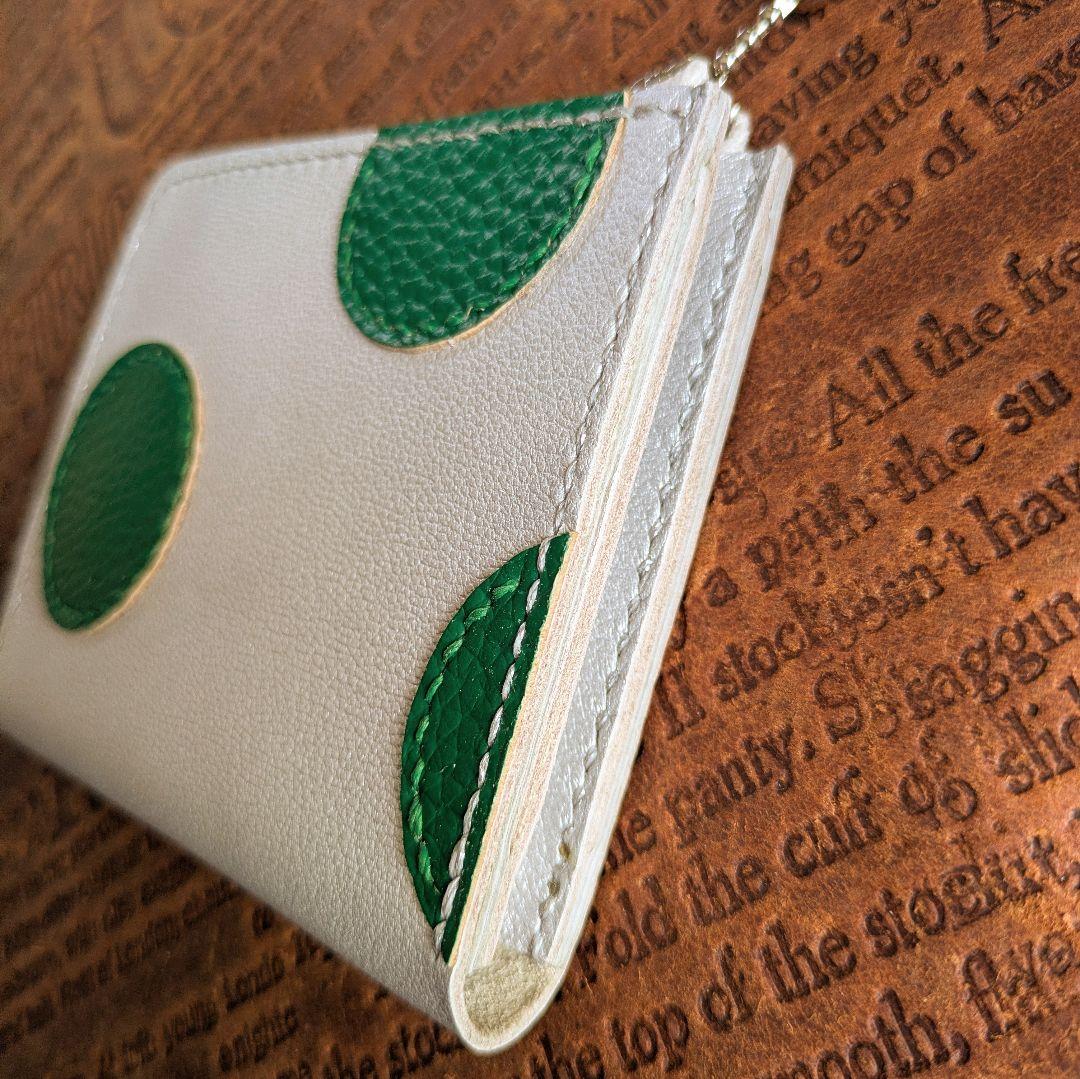 カードポケット付＊シルバーレザーと緑ドットのL字ファスナーコンパクト財布＊本革