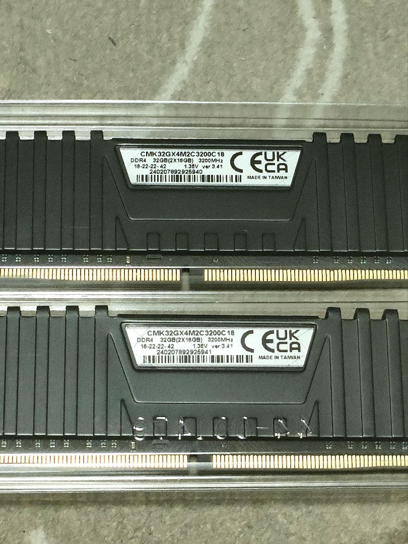 メモリー Corsair Vengeance LPX DDR4 32GB (2x16GB)