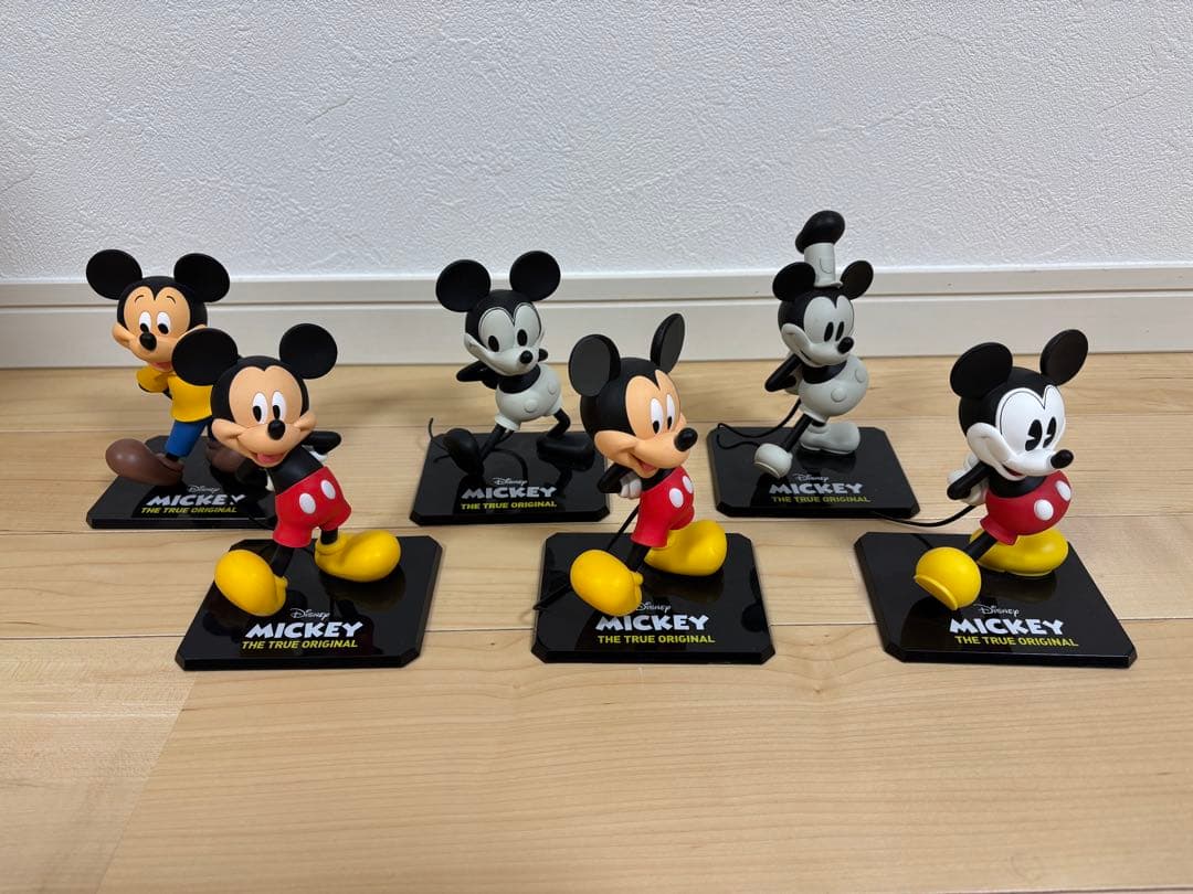ディズニー　歴代ミッキーマウス　フィギュア　6種類