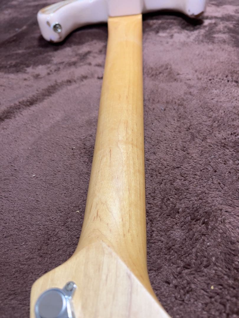 ストラトShell Pinkモデルにレリック加工を施したステージ映えする渋い1本