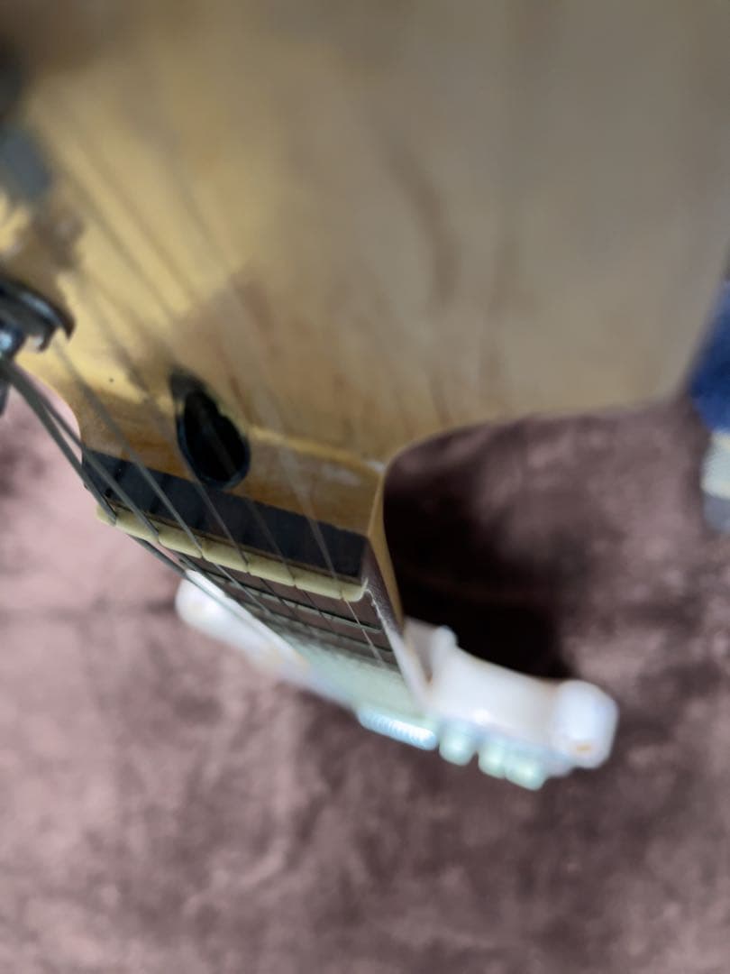 ストラトShell Pinkモデルにレリック加工を施したステージ映えする渋い1本