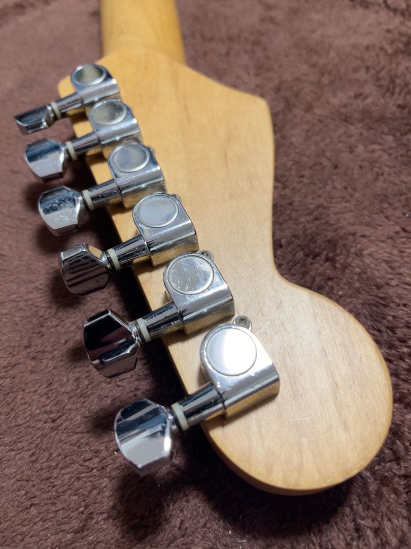 ストラトShell Pinkモデルにレリック加工を施したステージ映えする渋い1本