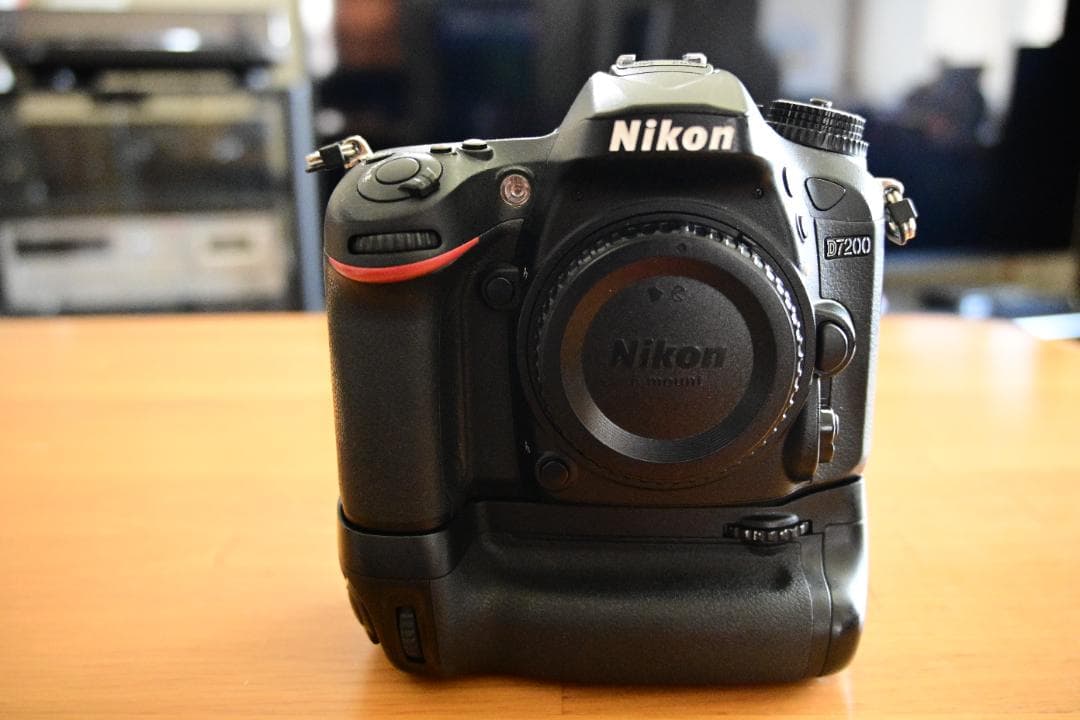【美品】NikonD7200 本体 縦位置グリップ SDカード2枚 元箱　他多数