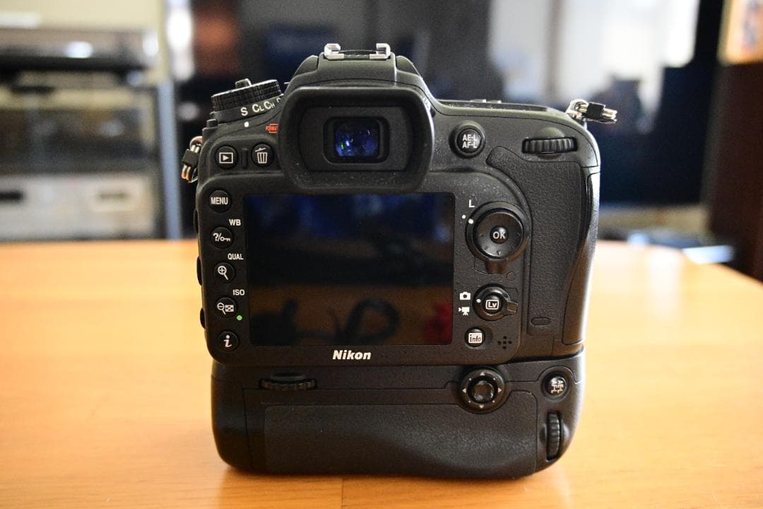 【美品】NikonD7200 本体 縦位置グリップ SDカード2枚 元箱　他多数