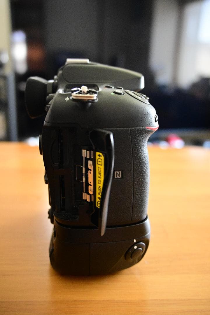 【美品】NikonD7200 本体 縦位置グリップ SDカード2枚 元箱　他多数