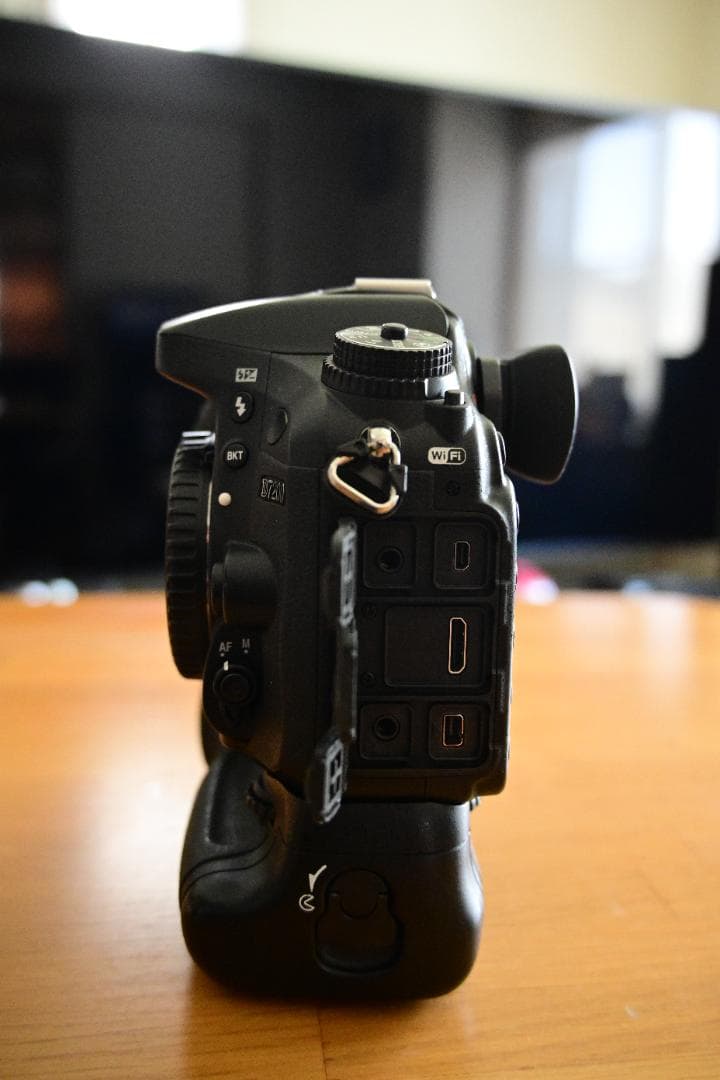 【美品】NikonD7200 本体 縦位置グリップ SDカード2枚 元箱　他多数