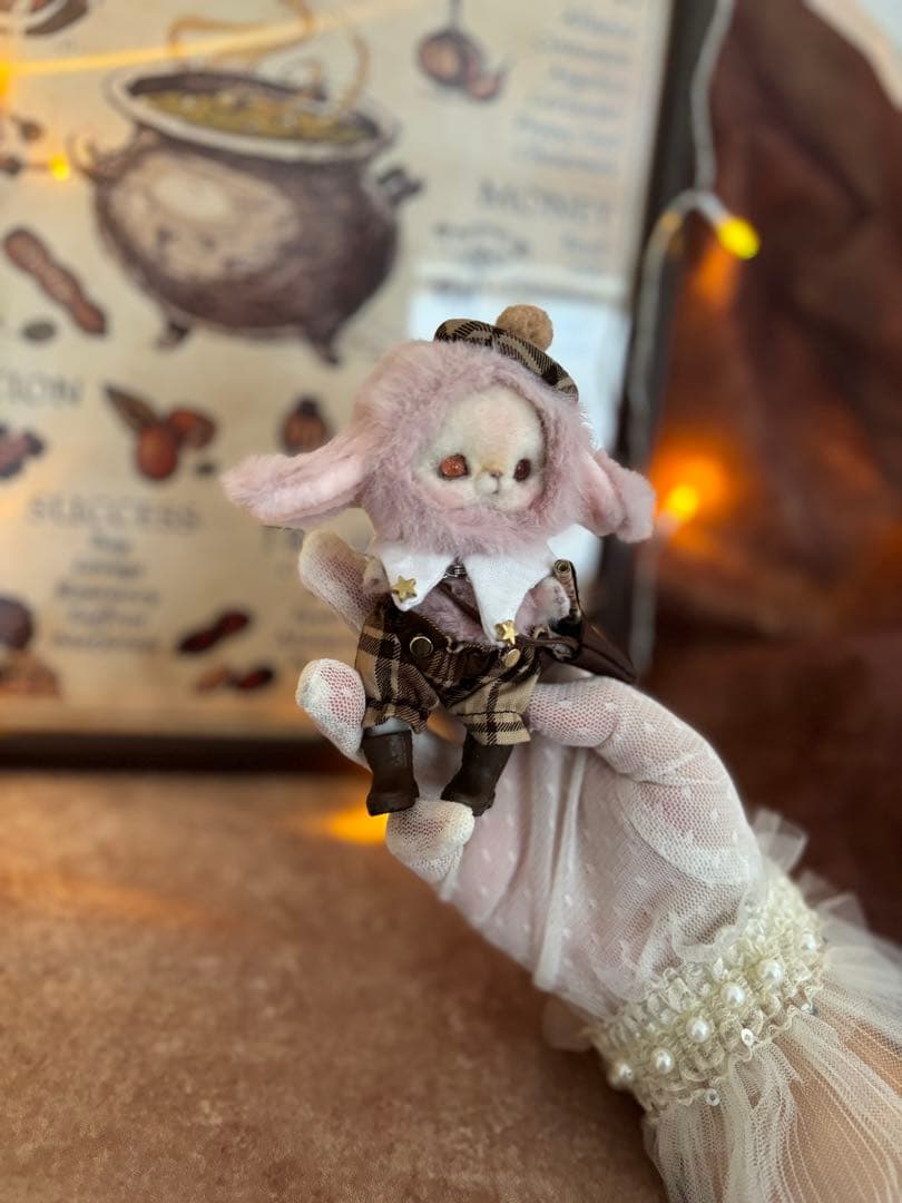 アートドール　うさぎ幻獣の郵便屋さん　羊毛フェルト