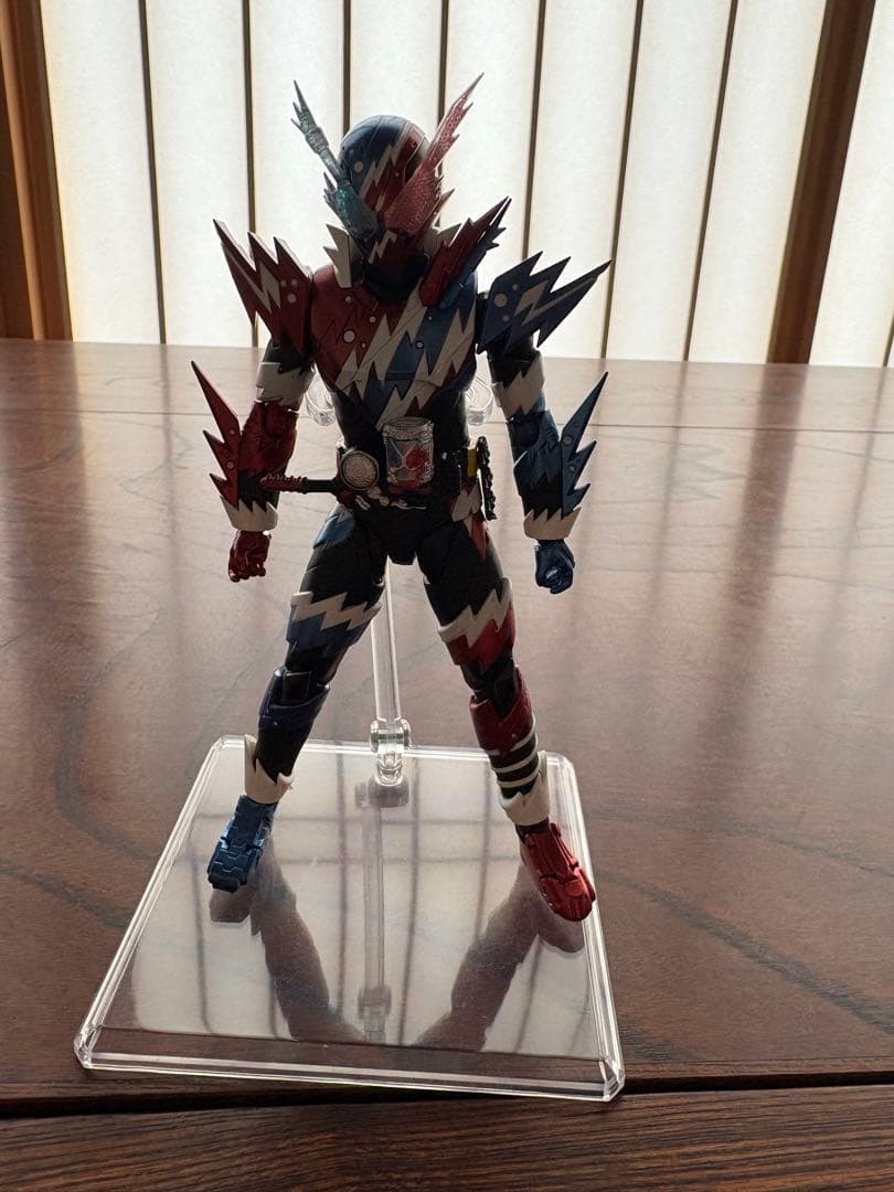 S.H.Figuarts 仮面ライダービルドラビットタンクスパークリングフォーム
